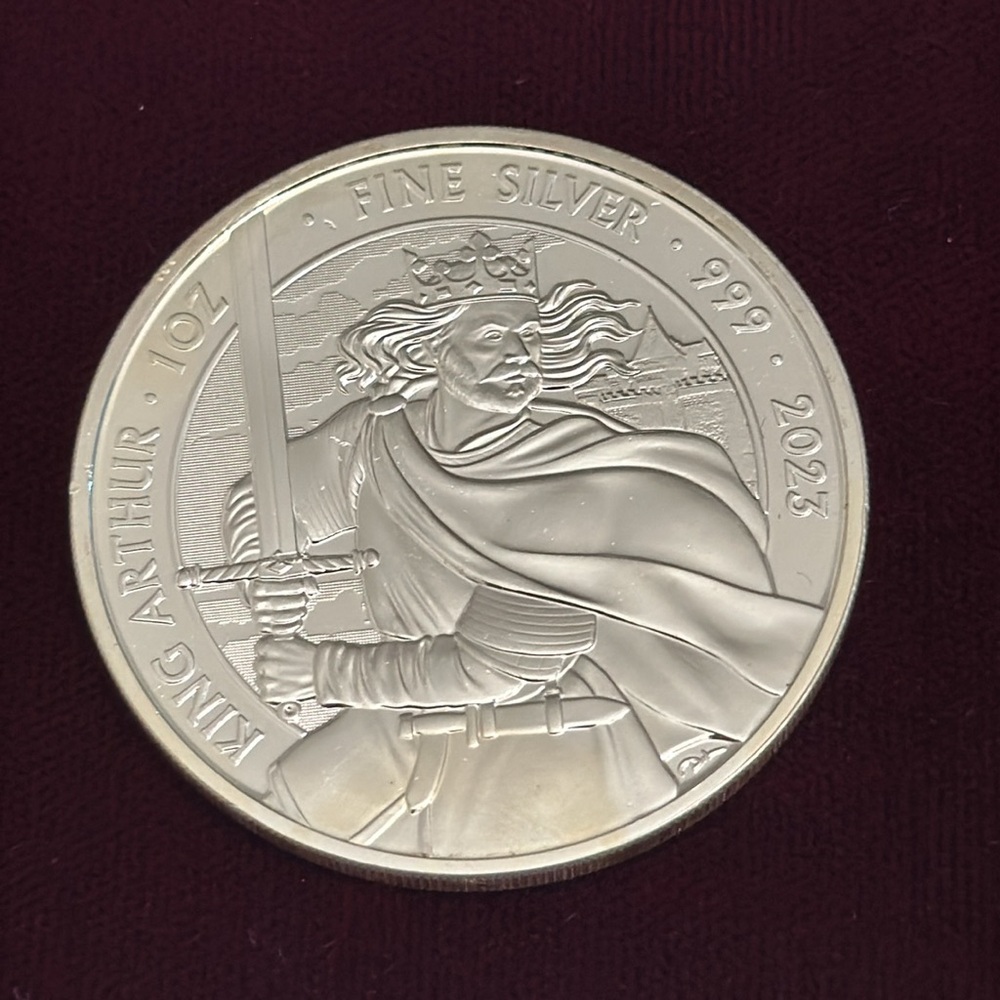 Silver Coin 1 Ounce 999 Fine Silver King Arthur Coin 2023 the Queen Elizabeth - Picture 2 of 8